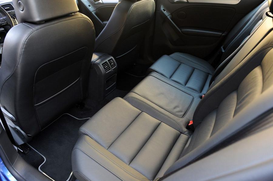  Volkswagen Golf R 2012 года  (фото 6 из 106)
